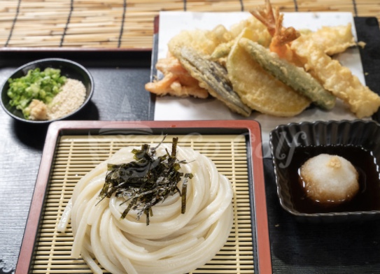 ここは日本？安らぎの日本食レストラン「どんどん」＠プロンポン